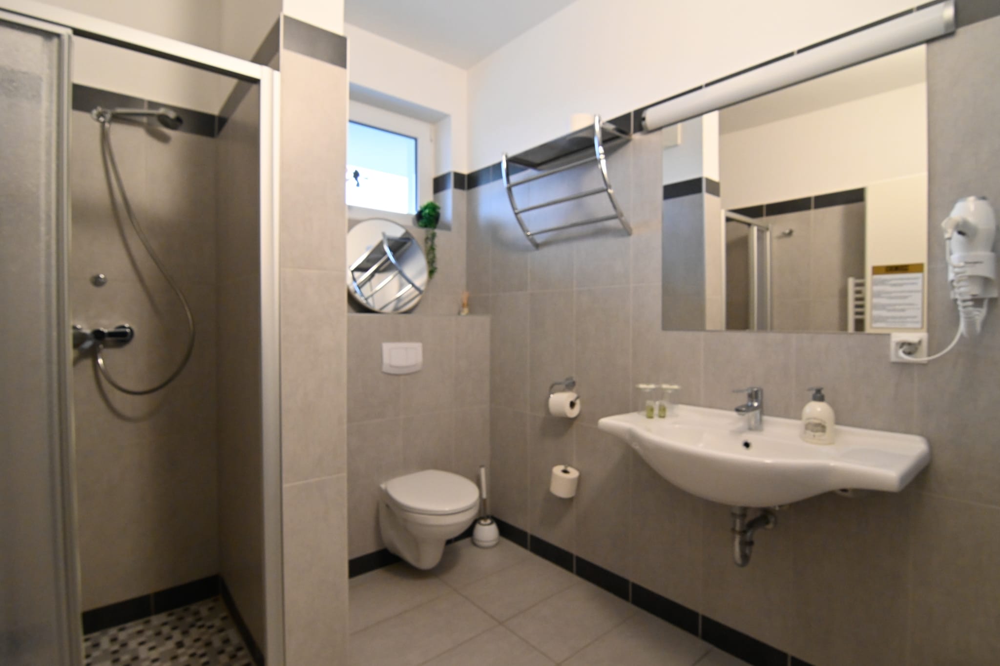 Monteurwohnung - Wienerwald Süd-Alpin - Aparthotel Neudörfl