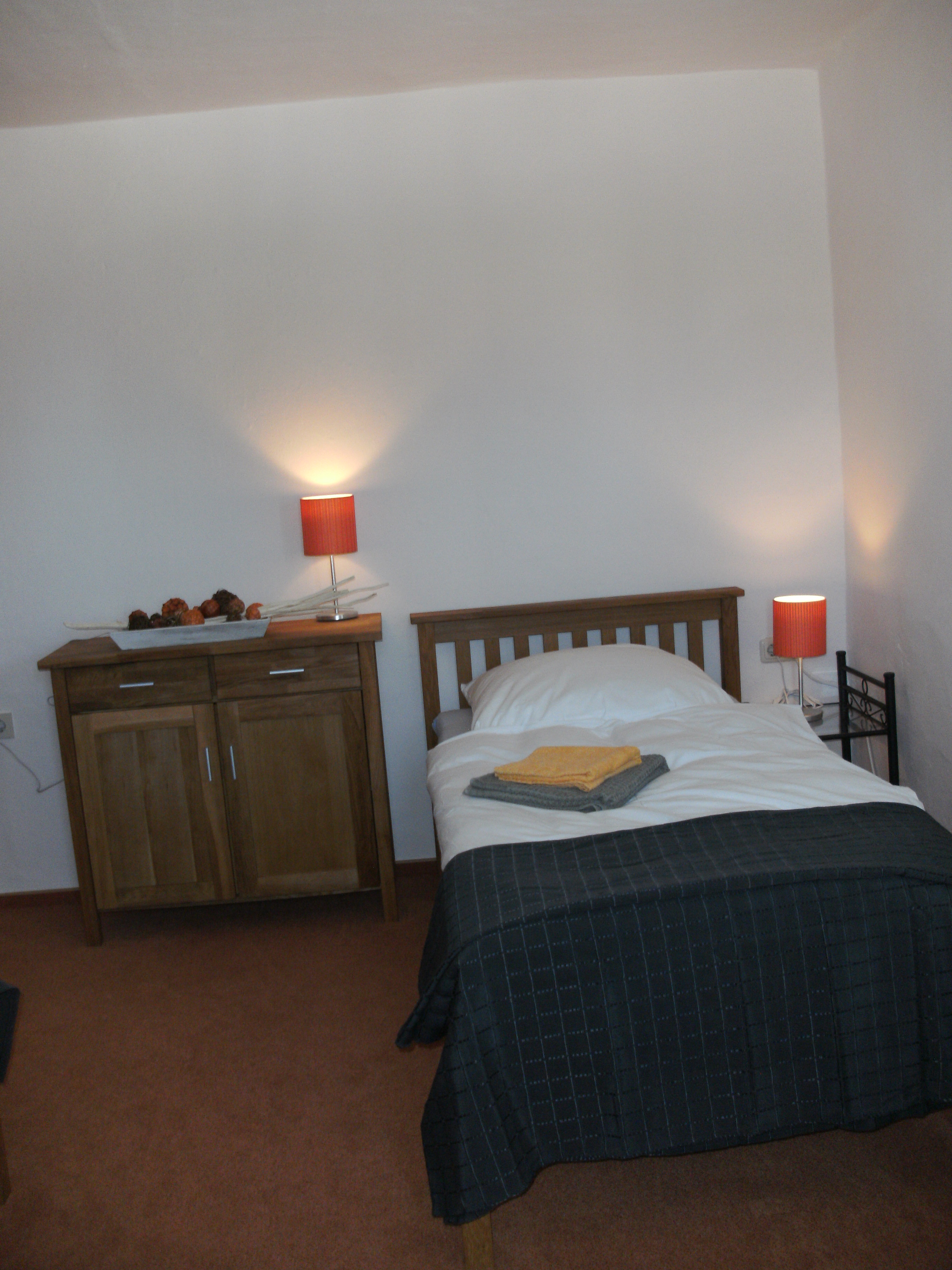 Monteurzimmer: AB 1 MONAT - Monteur-/ Arbeiterzimmer - langfristig