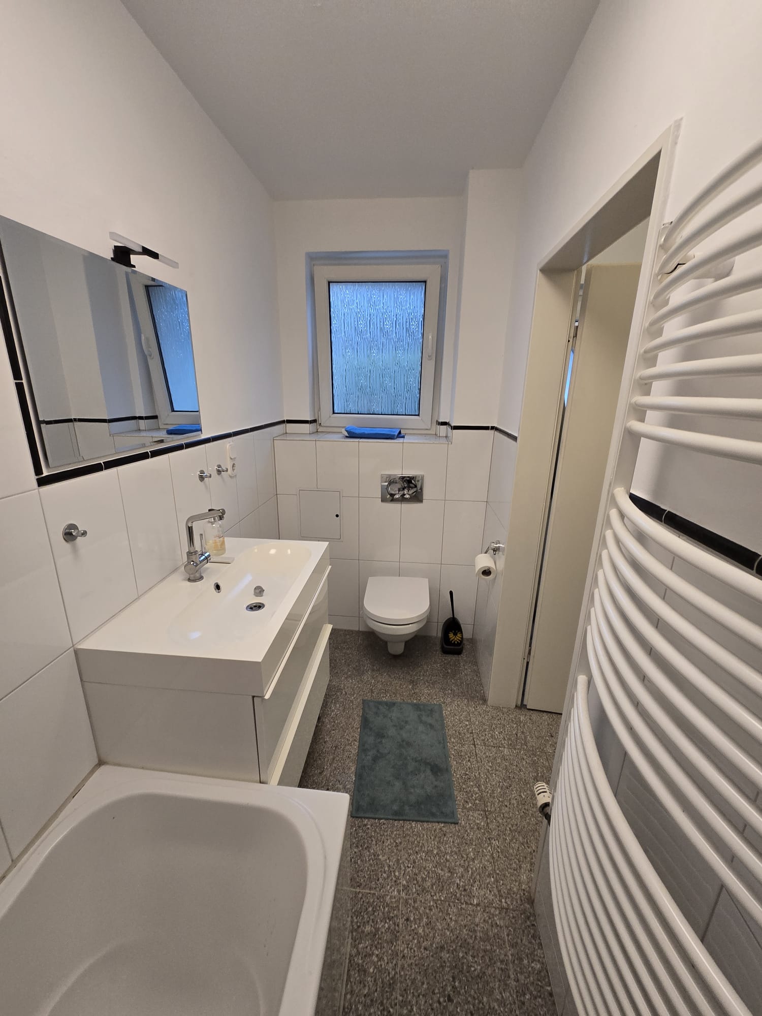 Monteurwohnung - Badezimmer: eigenes Bad - Hamburg-Umland - Moderne Haushälfte am Wald - nähe Hamburg Airport