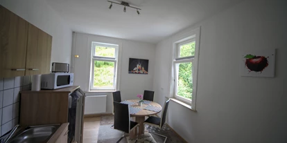 Monteurwohnung - Langelsheim - Beispiel Küche mit Essbereich - Monteurwohnungen Lerbachtal