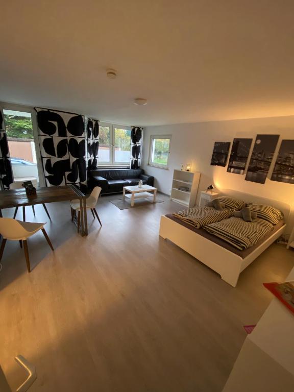 Monteurwohnung - PLZ 45881 (Deutschland) - Wohnbereich mit Balkon - Wohnglück 3