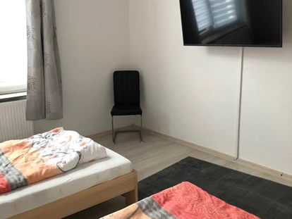 Monteurwohnung - Balkon - Deutschland - Detailfoto ( 2 - Bett Zimmer ) in der 3 Raum Wohnung Stadtteil - Lehe  ( Leher Bahnhof )  - Cityhome Bremerhaven