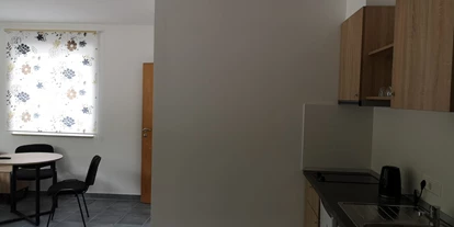 Monteurwohnung - PLZ 74336 (Deutschland) - Microapartment 4 Bett Zimmer Max. 4 Personen.
Eigene Küche und eigenes Badezimmer - Pension Jasmin