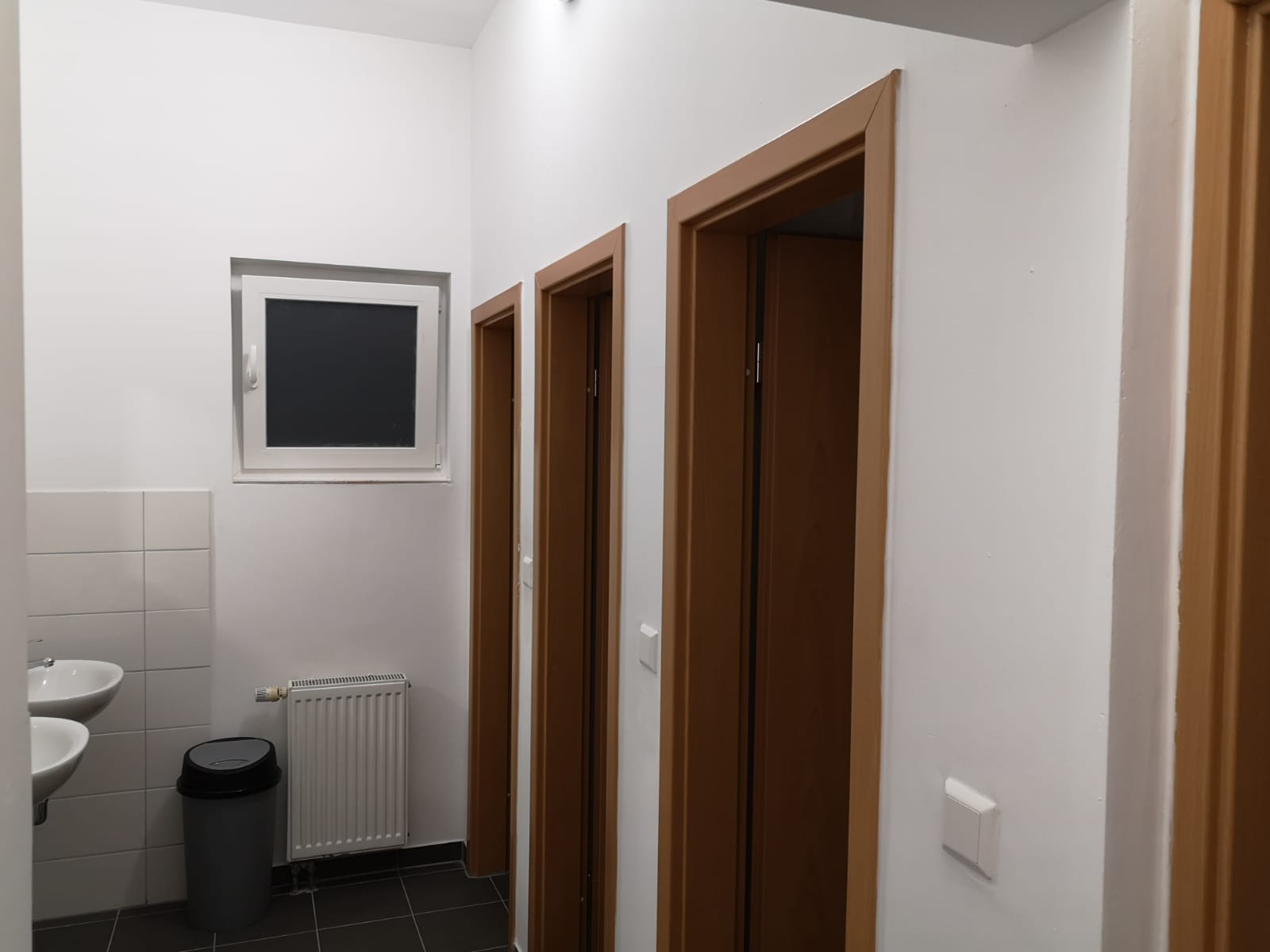Monteurzimmer: Gemeinschaftsbadezimmer. - Pension Jasmin