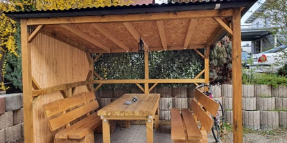 Monteurwohnung - PLZ 74336 (Deutschland) - Sitzecke im Außenbereich - Pension Jasmin