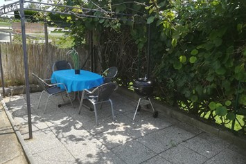 Monteurzimmer: Terrasse der Unterkunft für Monteure in der schönen Südsteiermark. - Ruhiges Gästehaus im Grünen