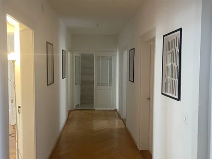 Monteurwohnung - Parkplatz: kostenlose Parkplätze in der Straße - Schweiz - Flur - The R Apartment Munot - Old Town