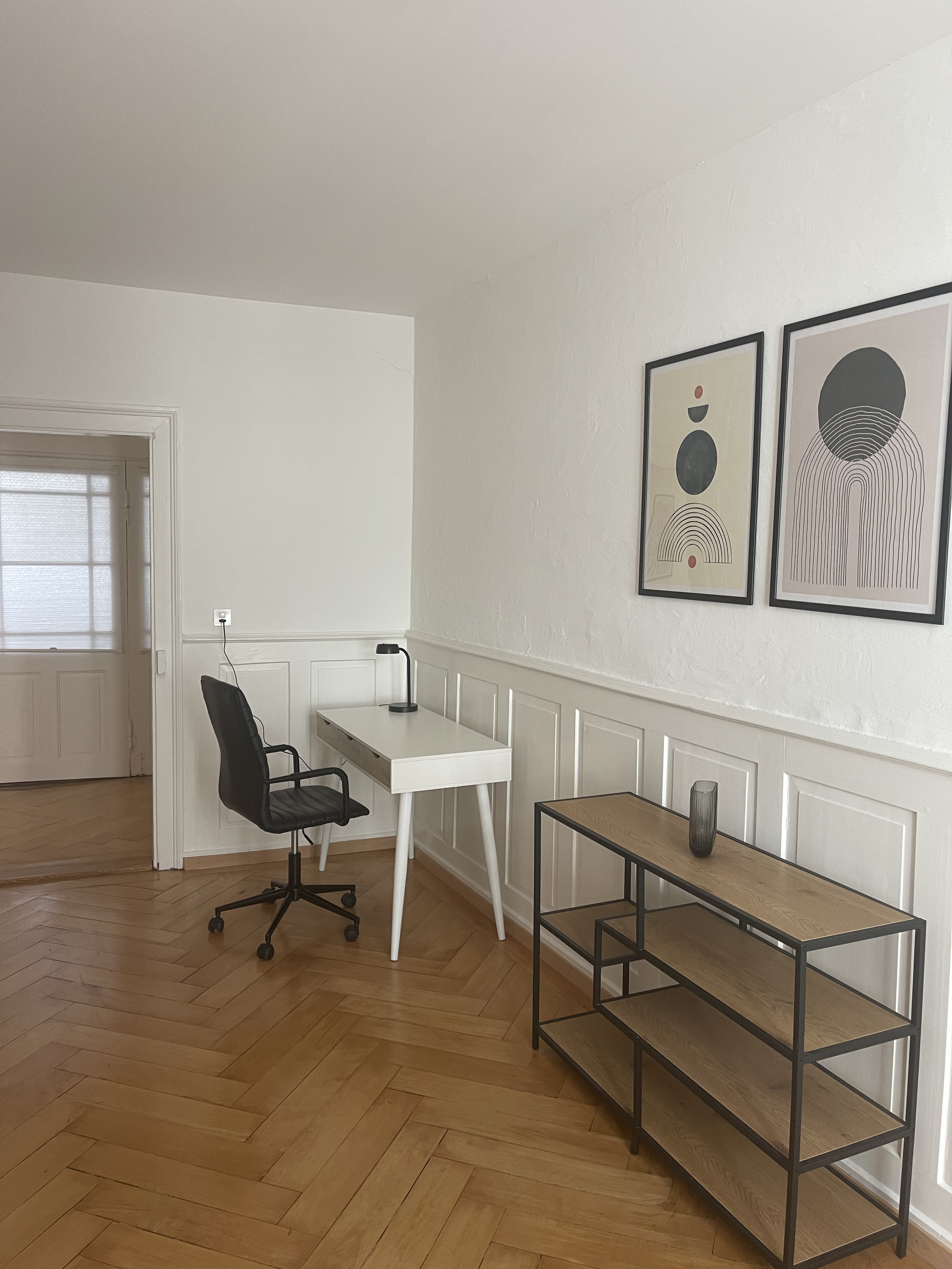 Monteurzimmer: Arbeitsplatz - The R Apartment Munot - Old Town