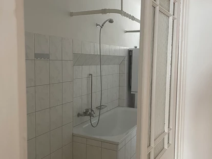 Monteurwohnung - Parkplatz: kostenlose Parkplätze in der Straße - Schweiz - Dusche - The R Apartment Munot - Old Town