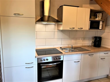 Monteurzimmer: gut ausgestattete Küche  - ANNA KÜSTE: Urige Maisonettewohnung zum Wohlfühlen