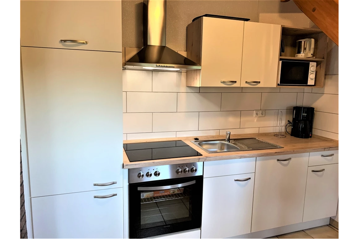 Monteurzimmer: gut ausgestattete Küche  - ANNA KÜSTE: Urige Maisonettewohnung zum Wohlfühlen