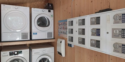Monteurwohnung - Bettwäsche: Bettwäsche gegen Gebühr - Deutschland - Waschmaschine/Trockner im separaten Raum mit den Schlüsselsafes - ANNA KÜSTE: Urige Maisonettewohnung zum Wohlfühlen
