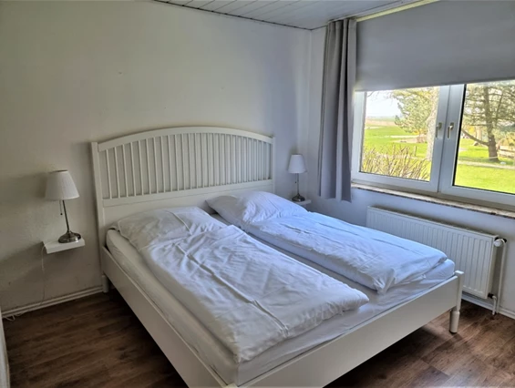 Monteurzimmer: Schlafzimmer I - DOLLE SCHOLLE: Wohnung mit Platz für bis zu 5 Gäste