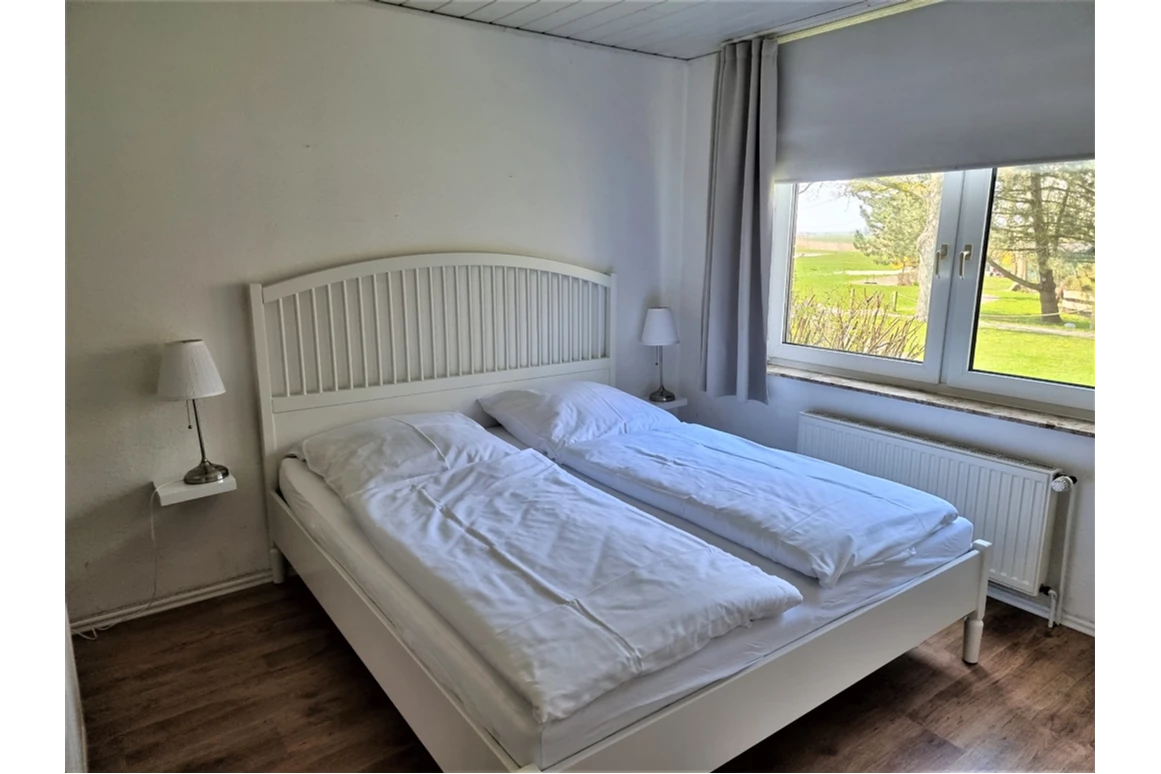 Monteurzimmer: Schlafzimmer I - DOLLE SCHOLLE: Wohnung mit Platz für bis zu 5 Gäste