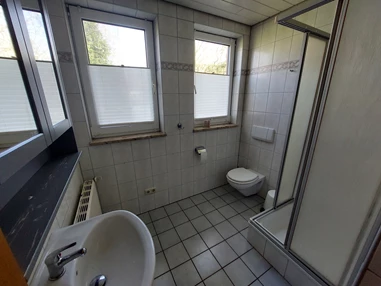 Monteurzimmer: Tageslichtbadezimmer - DOLLE SCHOLLE: Wohnung mit Platz für bis zu 5 Gäste
