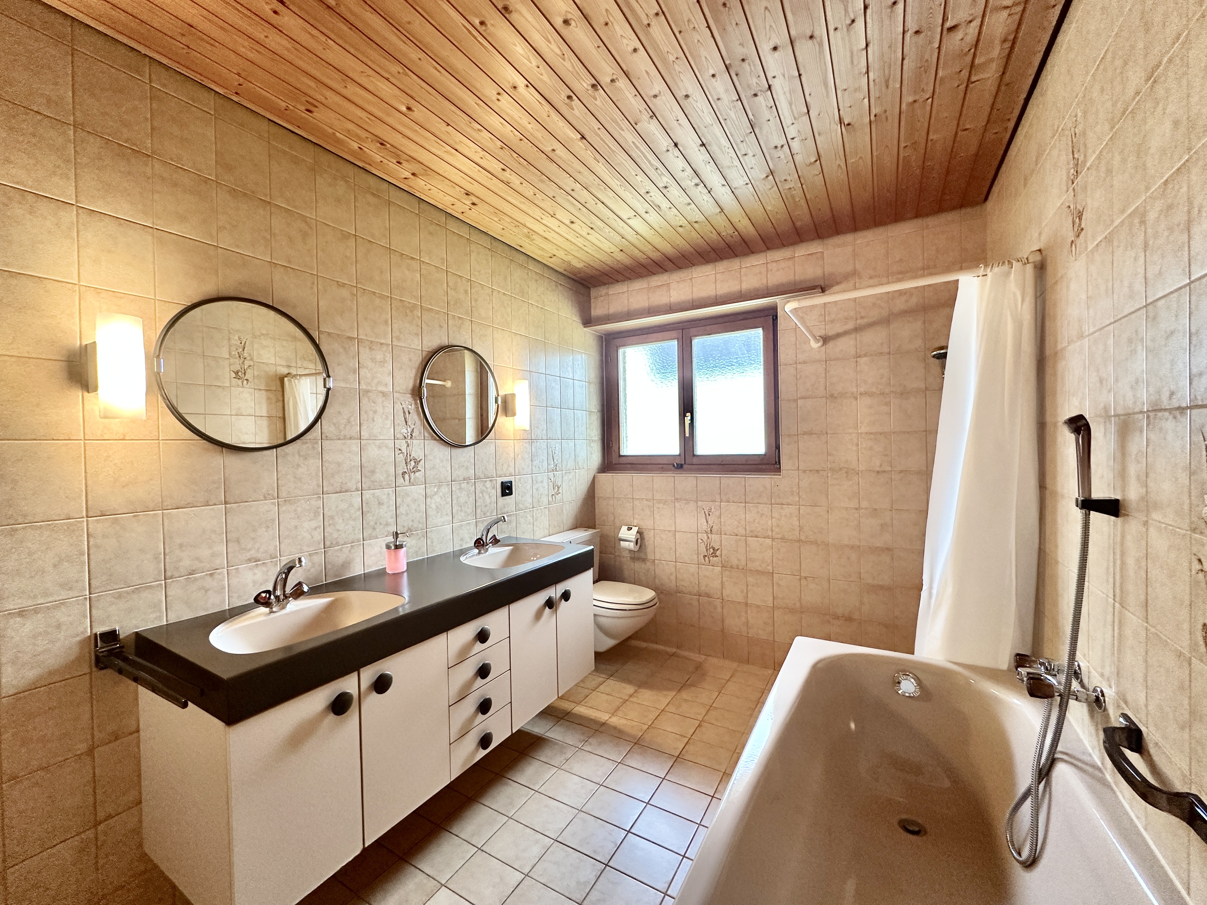 Monteurzimmer: Badezimmer - Möbliertes Business Apartment Gartenstrasse 1.OG