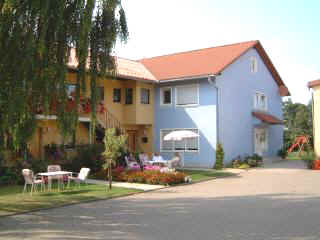 Monteurwohnung - Stuttgart / Kurpfalz / Odenwald ... - großes Platzangebot, kostenloser Parkplatz auch für große Fahrzeuge - Ferienwohnungen/Monteurzimmer Arold