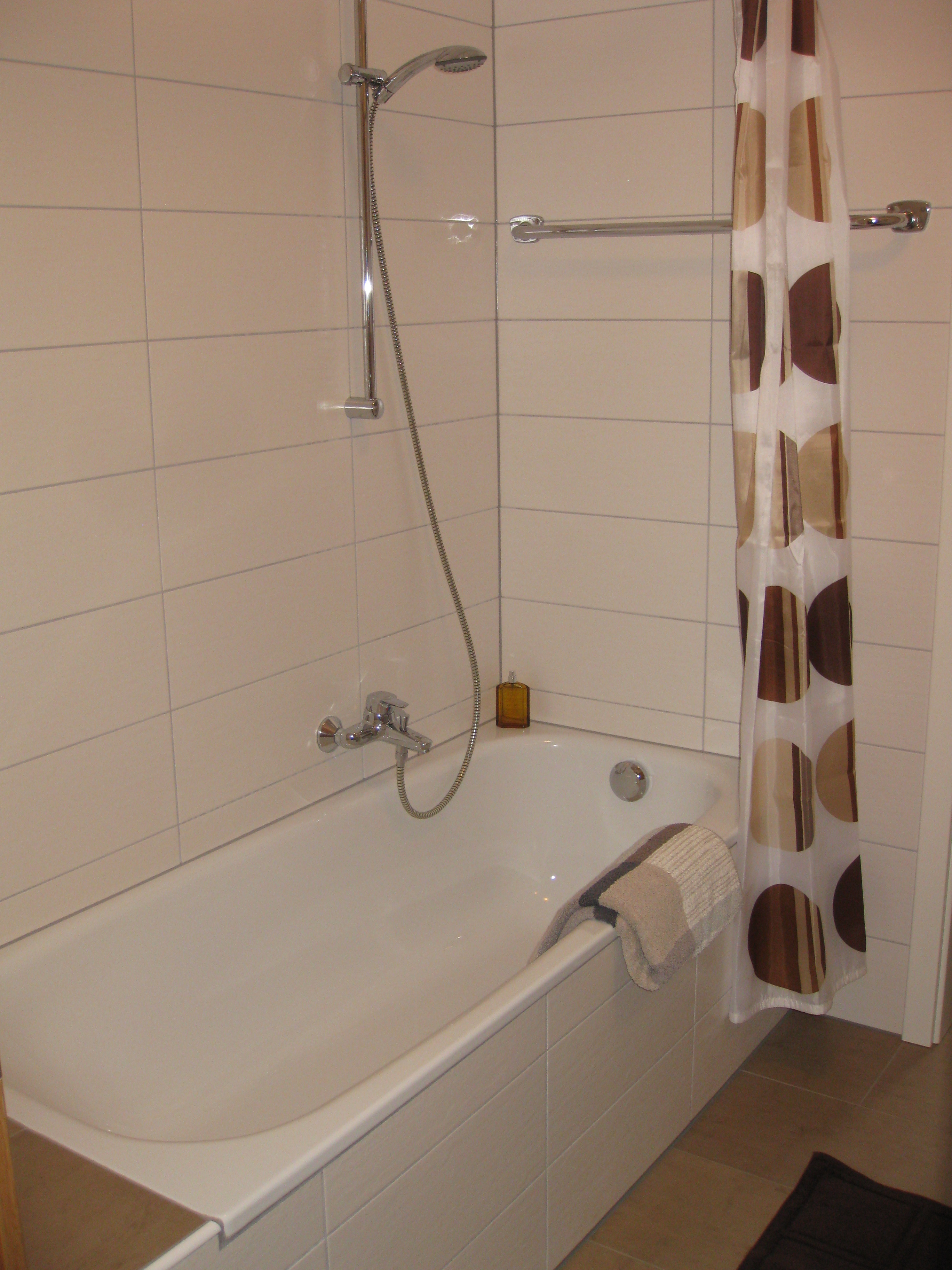 Monteurwohnung - Stuttgart / Kurpfalz / Odenwald ... - neu renovierter Sanitärbereich - Ferienwohnungen/Monteurzimmer Arold