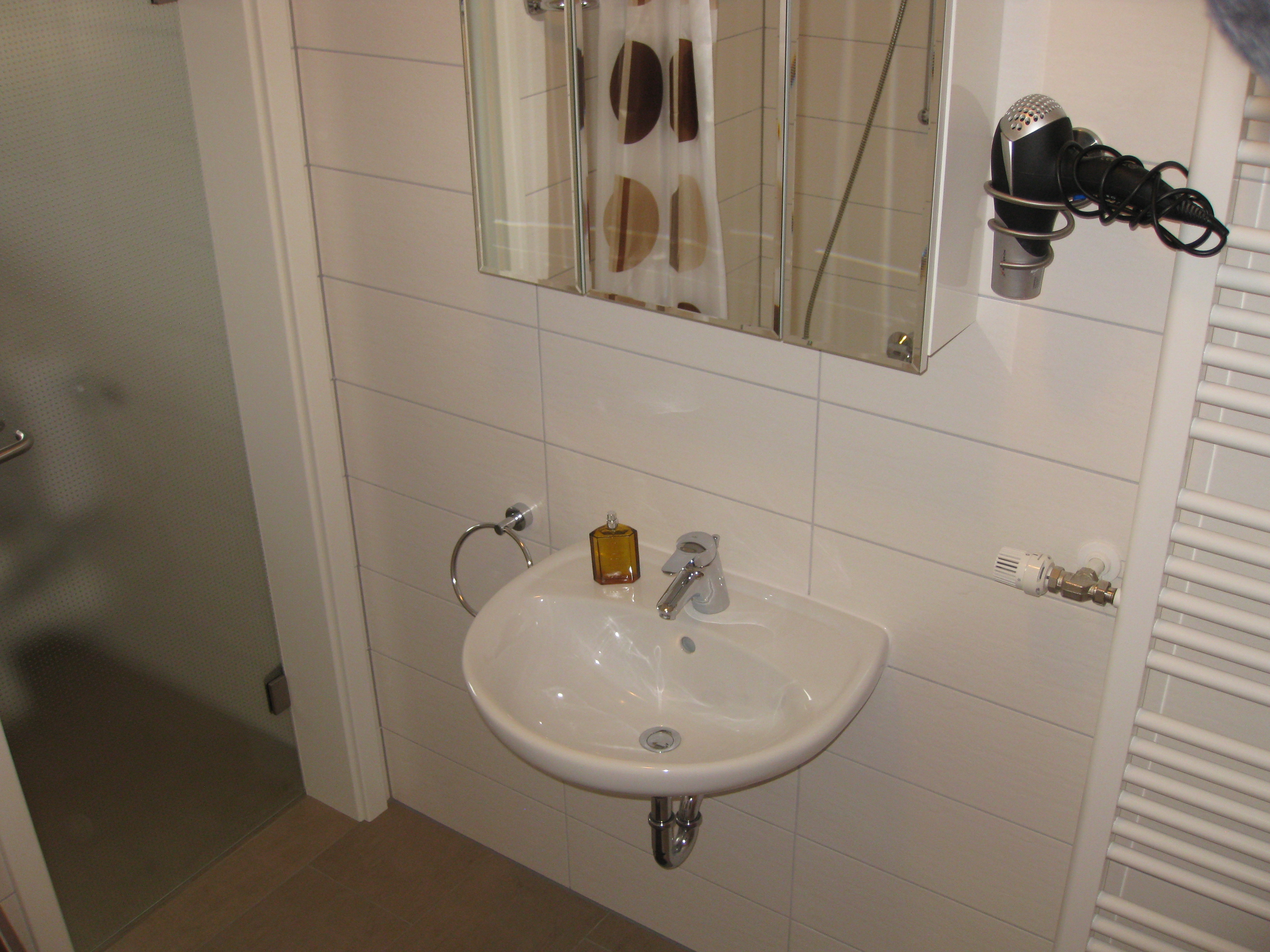 Monteurwohnung - Stuttgart / Kurpfalz / Odenwald ... - modernes Bad - Ferienwohnungen/Monteurzimmer Arold