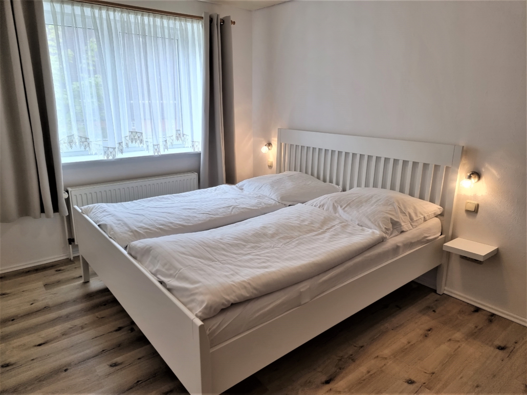 Monteurwohnung - Kaffeemaschine - Wilhelmshaven - Schlafzimmer - KÜSTENKOJE: gemütliche 1 Schlafzimmerwohnung für bis zu 3 Gäste