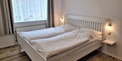 Monteurwohnung - Bettwäsche: Bettwäsche gegen Gebühr - Deutschland - Schlafzimmer - KÜSTENKOJE: gemütliche 1 Schlafzimmerwohnung für bis zu 3 Gäste