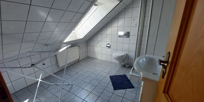 Monteurwohnung - Bettwäsche: Bettwäsche gegen Gebühr - Deutschland - Badezimmer - KÜSTENKOJE: gemütliche 1 Schlafzimmerwohnung für bis zu 3 Gäste