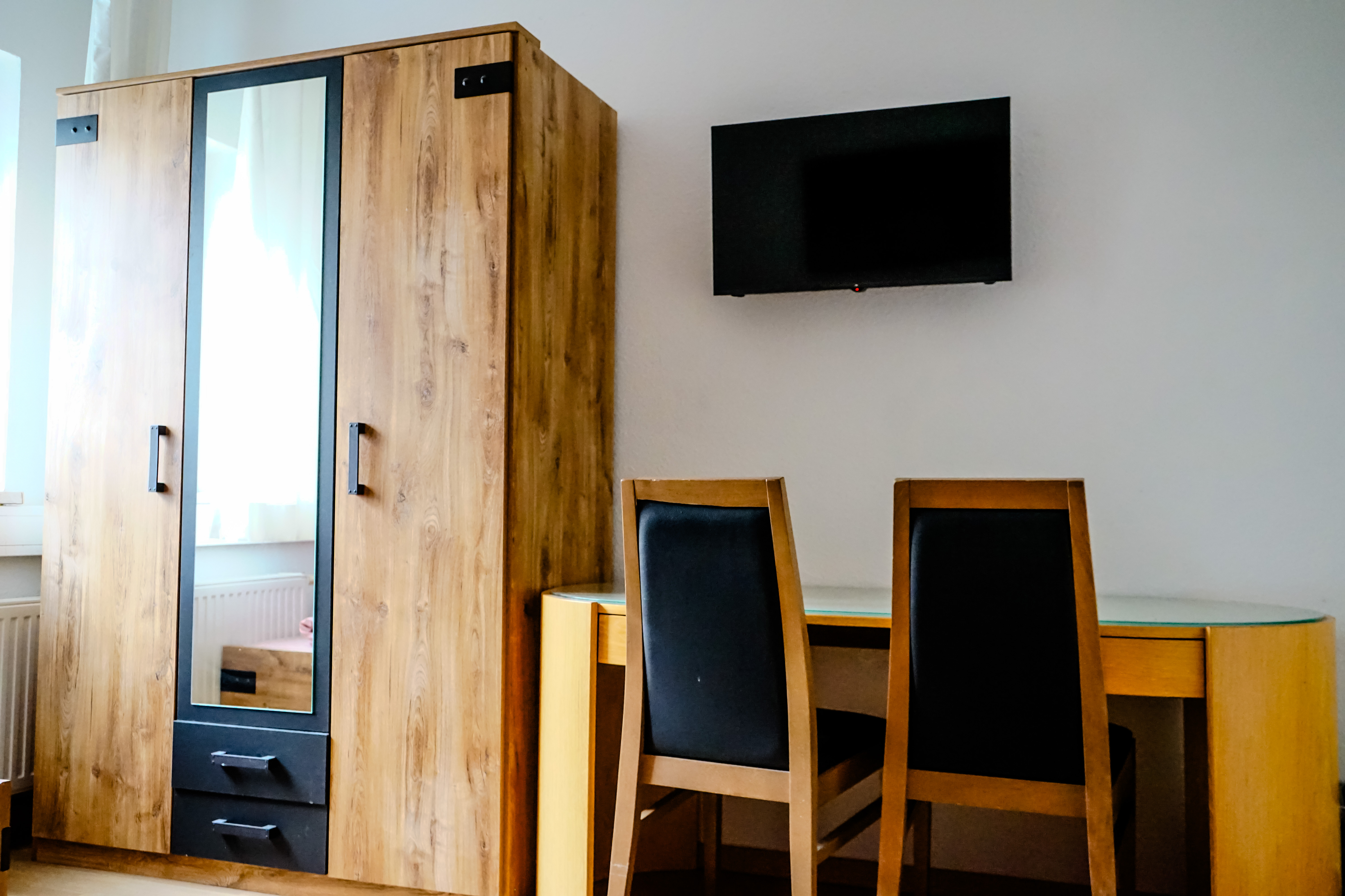 Monteurzimmer: Zimmereinrichtung - Gästehaus für Monteure bei Jena | 44 Betten!