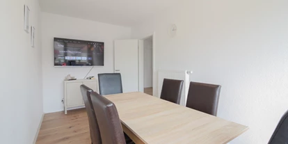 Monteurwohnung - PLZ 75433 (Deutschland) - Das Esszimmer mit TV - nJoyHomes - Pforzheim City bis 10 P.