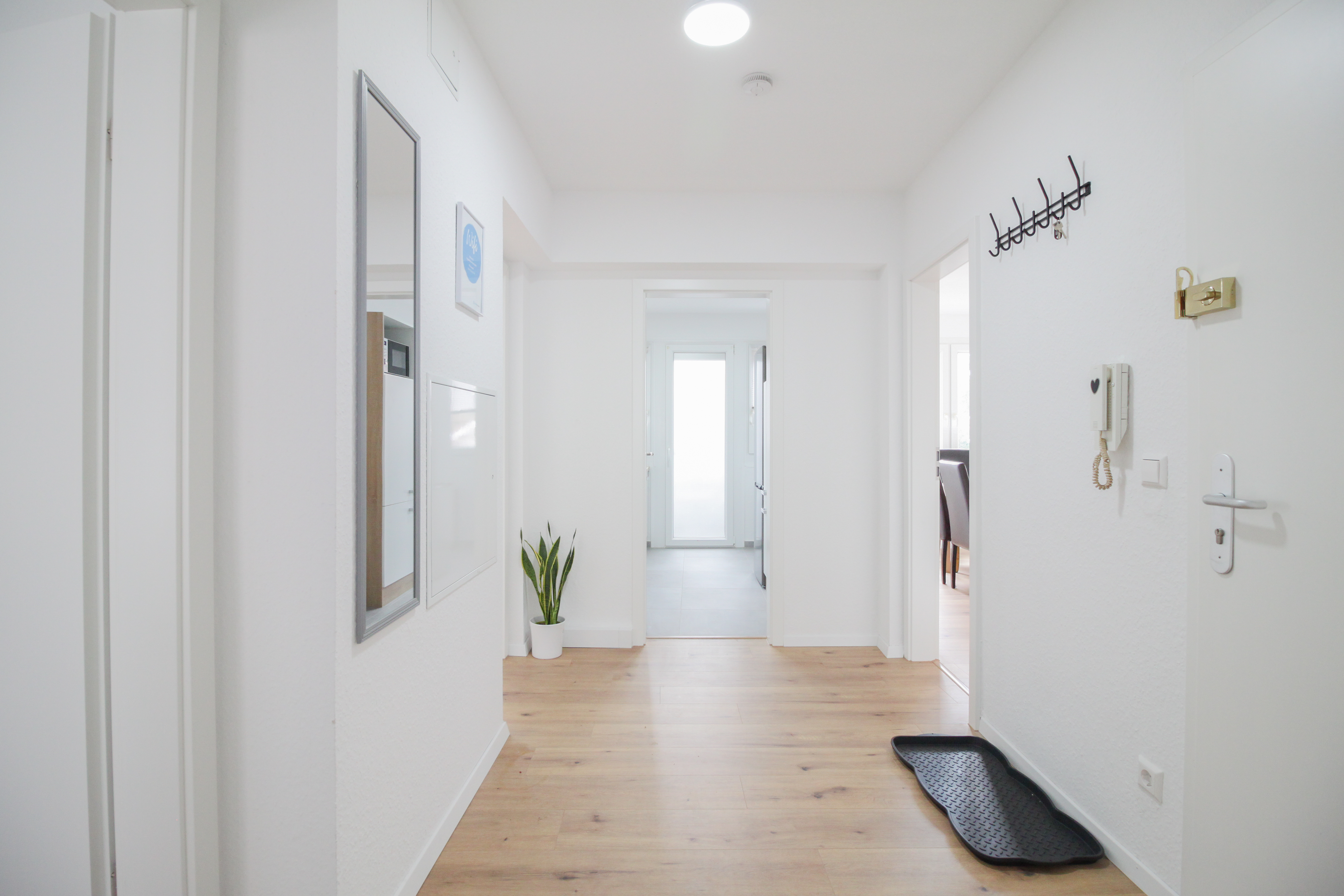 Monteurzimmer: Der Flur - nJoyHomes - Pforzheim City bis 10 P.