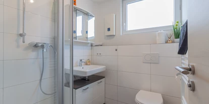 Monteurwohnung - Haßmersheim - Das Bad mit Dusche - nJoyHomes - Heilbronn City bis 18 P.