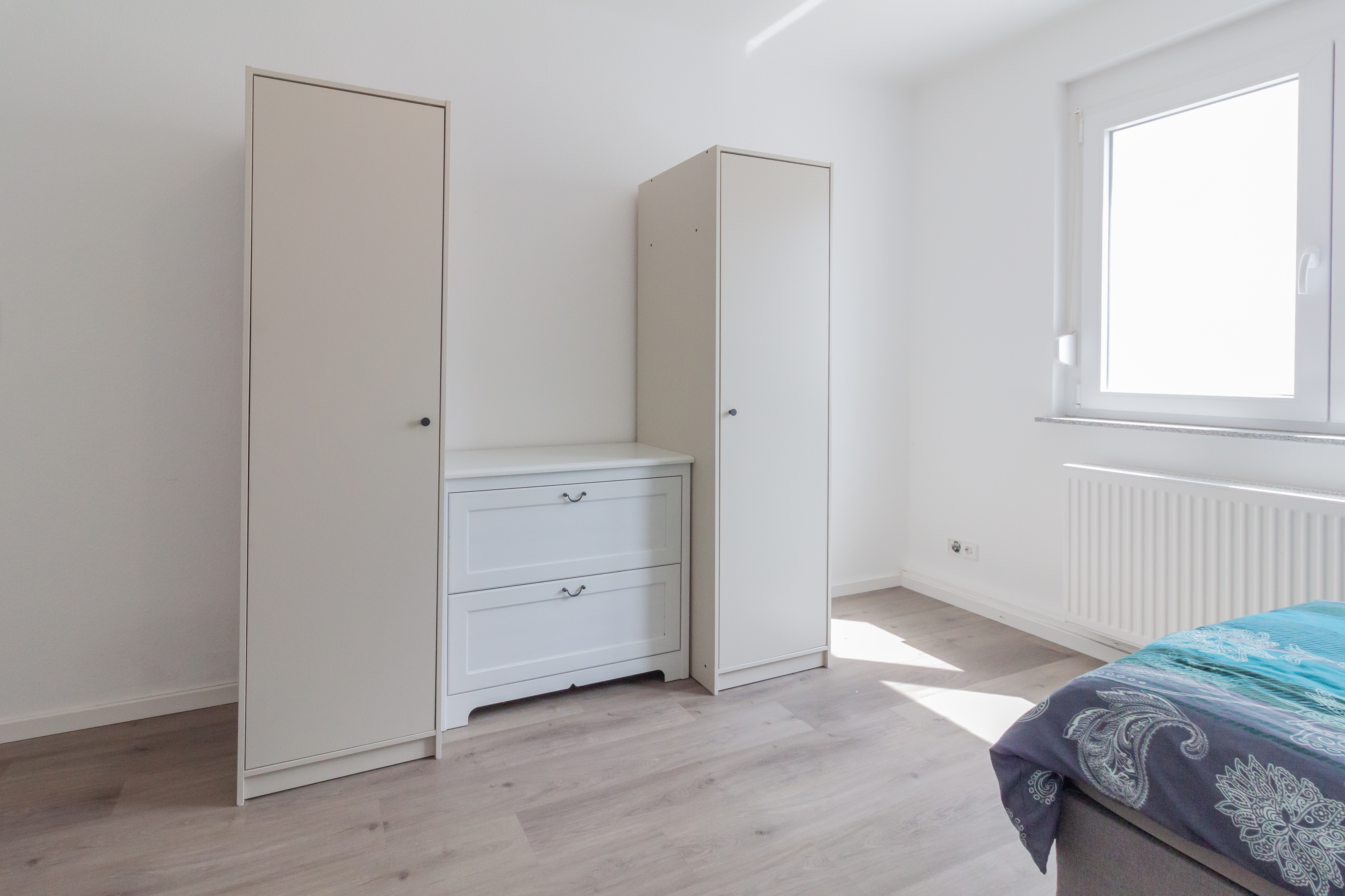 Monteurwohnung - PLZ 74226 (Deutschland) - Schlafzimmer 2 mit Einzelbetten, Nachttische und Kleiderschrank - nJoyHomes - Heilbronn City bis 18 P. 