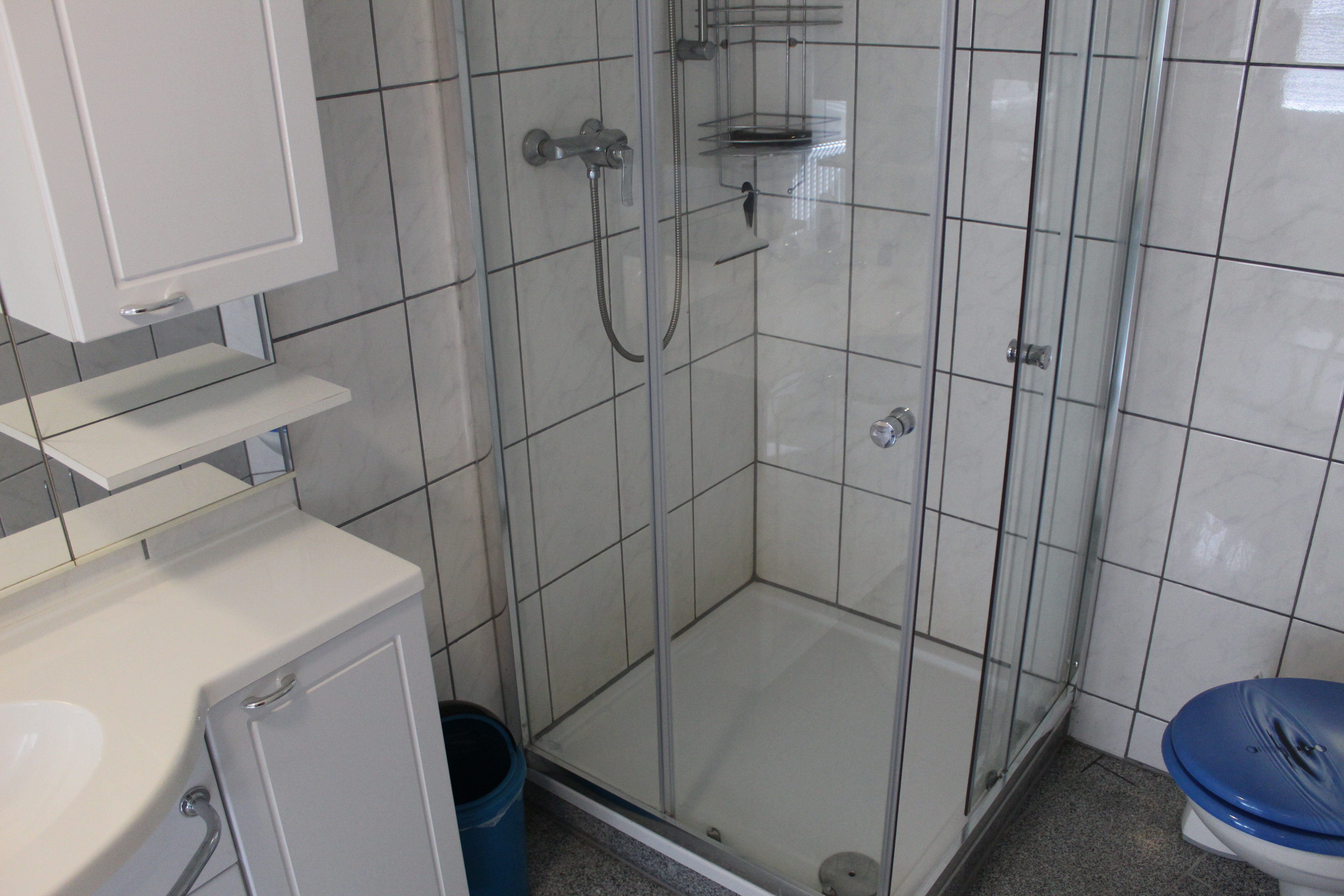 Monteurzimmer: Bad 2 mit Dusche und WC - Monteurzimmer 1 