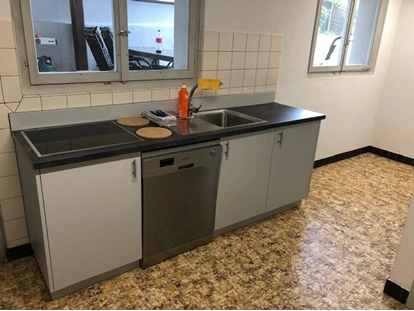 Monteurwohnung - Parkplatz: kostenlose Parkplätze in der Straße - Zürich - Küche - Monterzimmer Hüntwangen