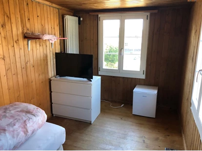 Monteurwohnung - Parkplatz: kostenlose Parkplätze in der Straße - Zürich - Einzelzimmer Nr. 1 - Monterzimmer Hüntwangen