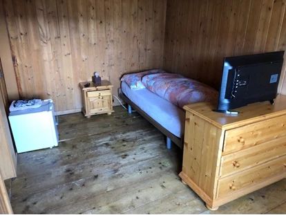 Monteurwohnung - Parkplatz: kostenlose Parkplätze in der Straße - Zürich - Einzelzimmer Nr. 5  - Monterzimmer Hüntwangen