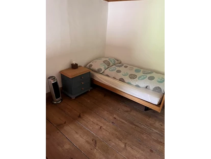 Monteurwohnung - Parkplatz: kostenlose Parkplätze in der Straße - Zürich - Zimmer Nr. 6 - Monterzimmer Hüntwangen
