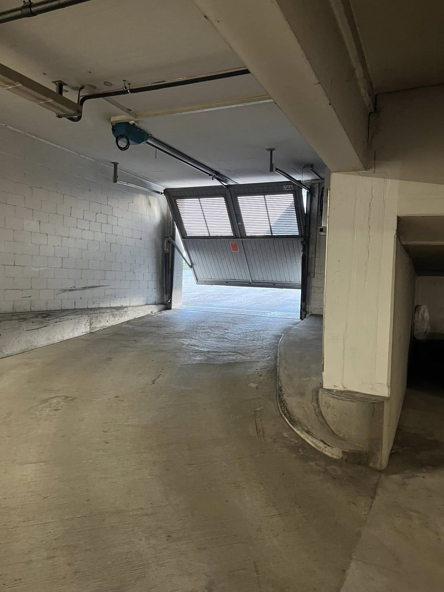 Monteurzimmer: Eingang Tiefgarage - Monterzimmer Hüntwangen