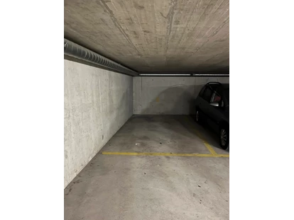 Monteurwohnung - Parkplatz: kostenlose Parkplätze in der Straße - Zürich - Tiefgaragen PP 3 - Monterzimmer Hüntwangen
