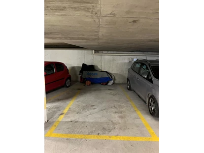 Monteurwohnung - Parkplatz: kostenlose Parkplätze in der Straße - Zürich - Tiefgaragen PP Nr. 2 - Monterzimmer Hüntwangen