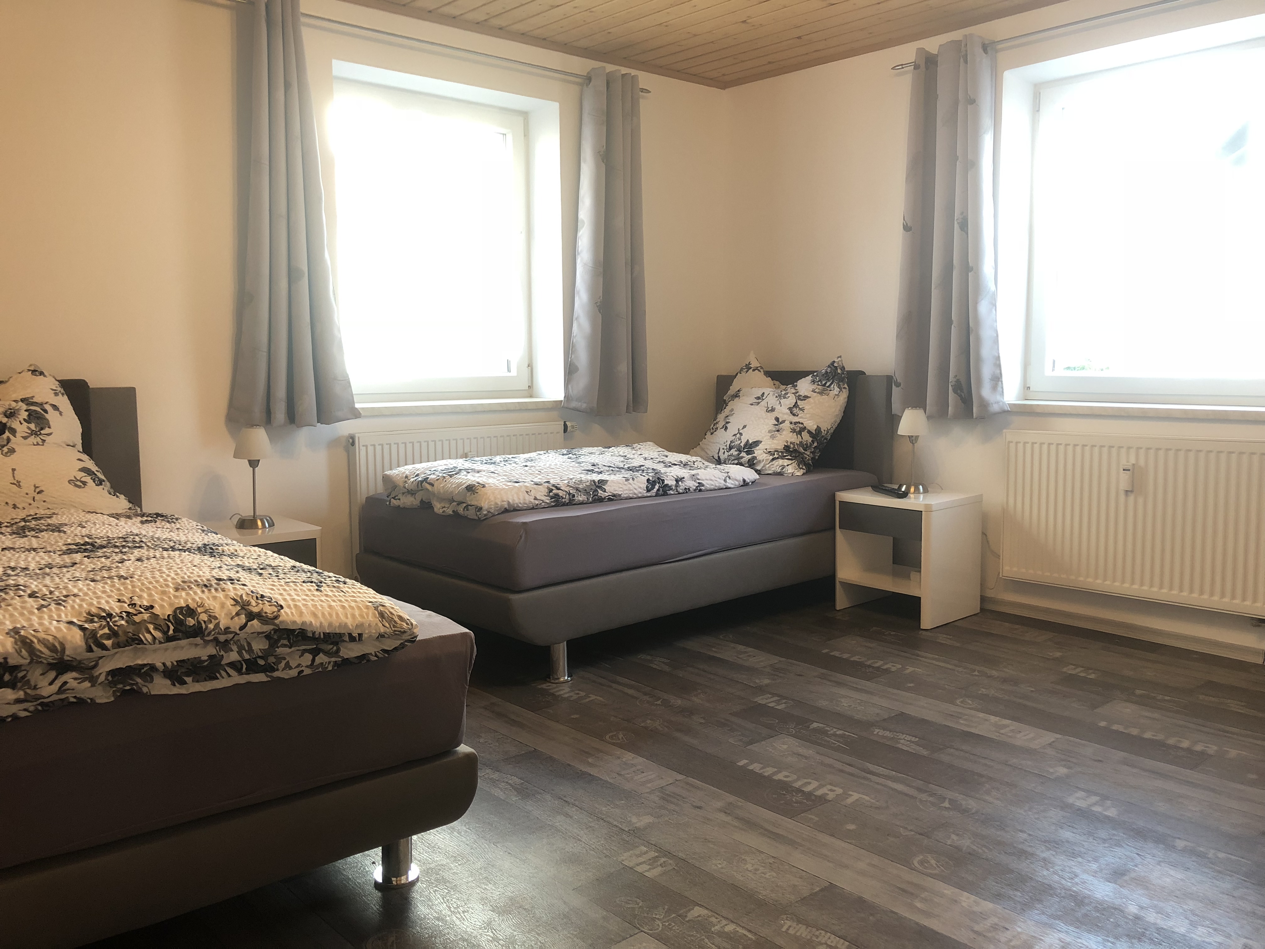 Monteurwohnung - PLZ 93179 (Deutschland) - Schlafzimmer 2 - (RS101) Geräumige Monteurwohnung 