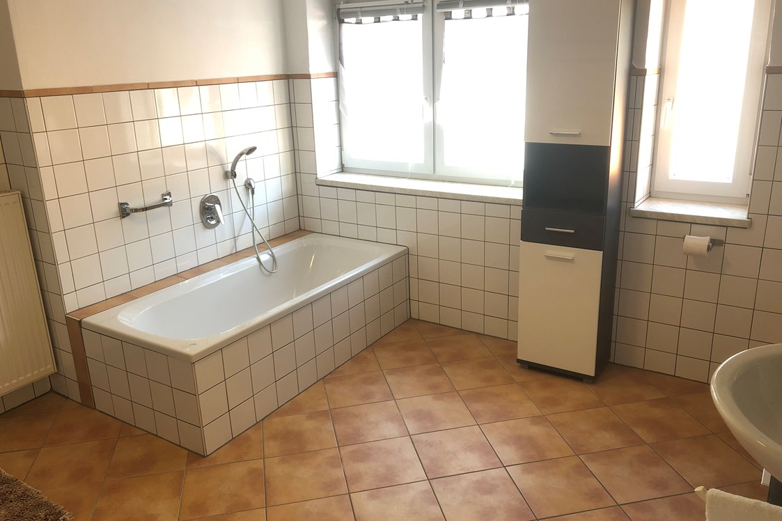 Monteurzimmer: Badezimmer - (RS101) Geräumige Monteurwohnung 