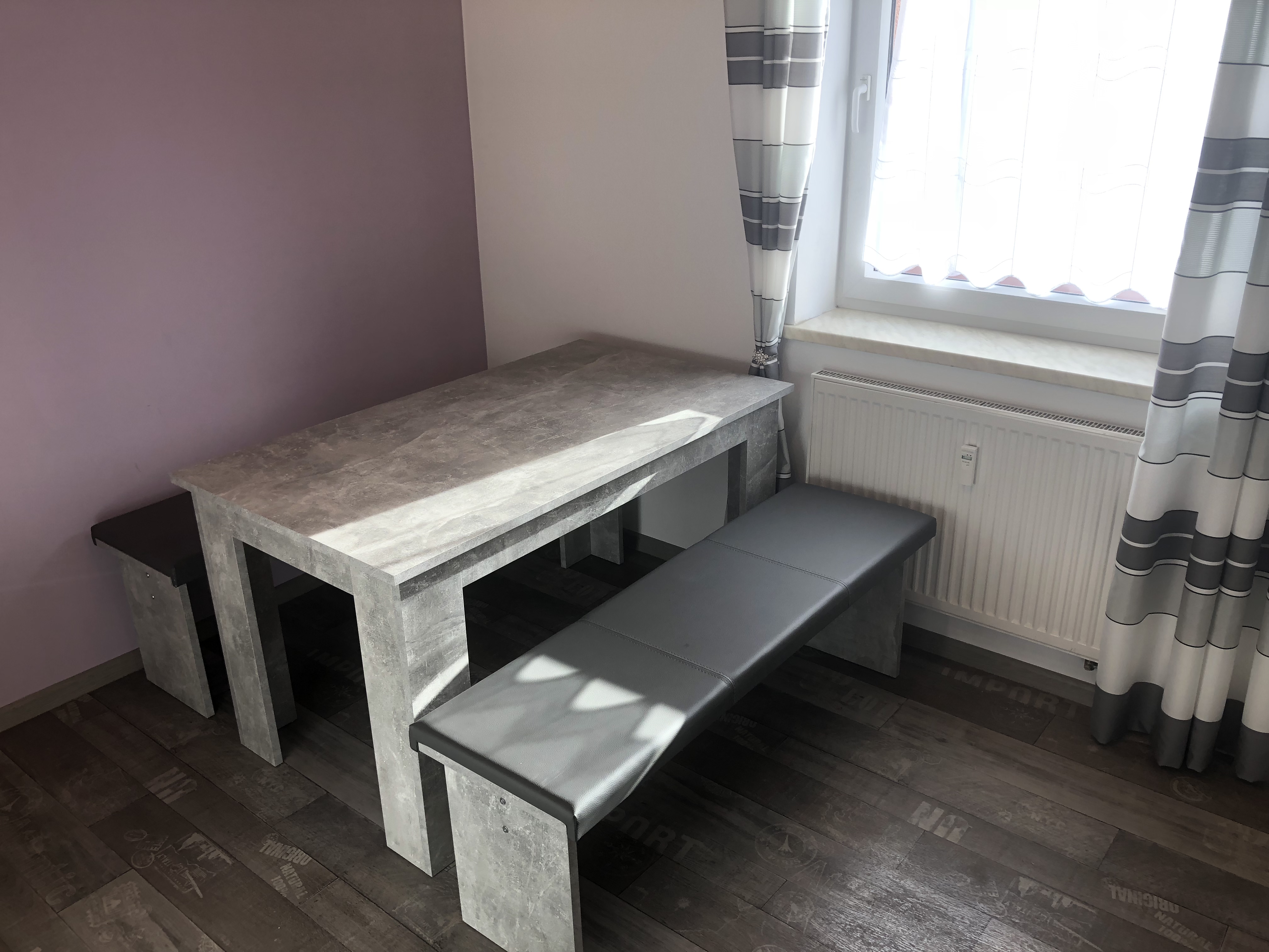 Monteurzimmer: Sitzbereich, Esssbereich - (RS101) Geräumige Monteurwohnung 