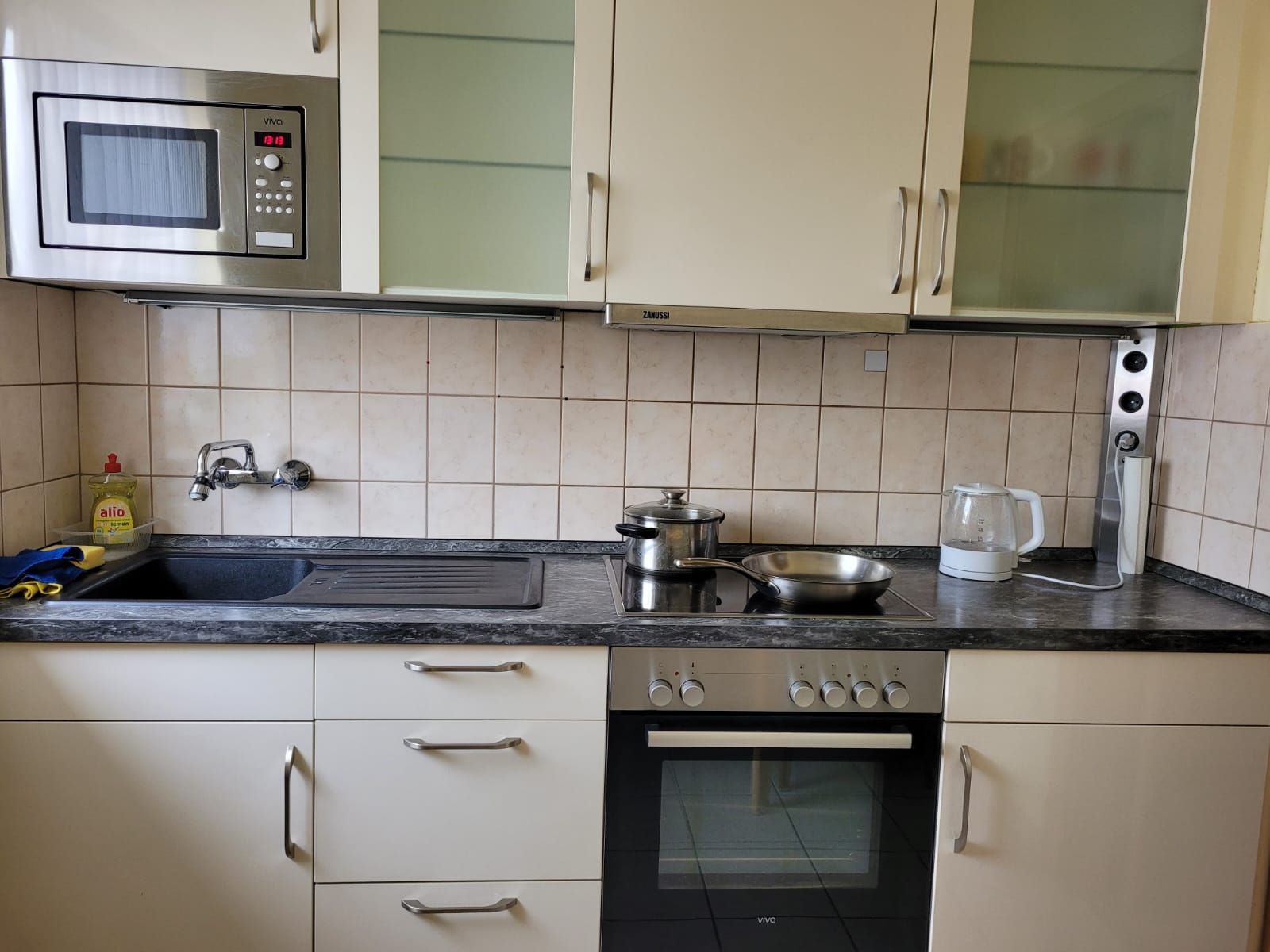 Monteurzimmer: Küche - Privates Gästezimmer mit Gemeinschaftsbad