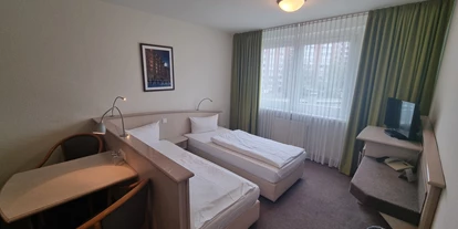 Monteurwohnung - Bettwäsche: Bettwäsche gegen Gebühr - Hamburg-Stadt Hamburg Wandsbek - Zimmeransicht - Appartement mit eigenem Bad und Kitchenette