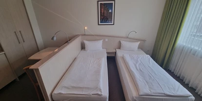 Monteurwohnung - Bettwäsche: Bettwäsche gegen Gebühr - Hamburg-Stadt Hamburg Wandsbek - Zimmeransicht - Appartement mit eigenem Bad und Kitchenette