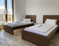 Monteurzimmer: Schlafzimmer - (AM111) Liebevoll eingerichtete Monteurwohnung 