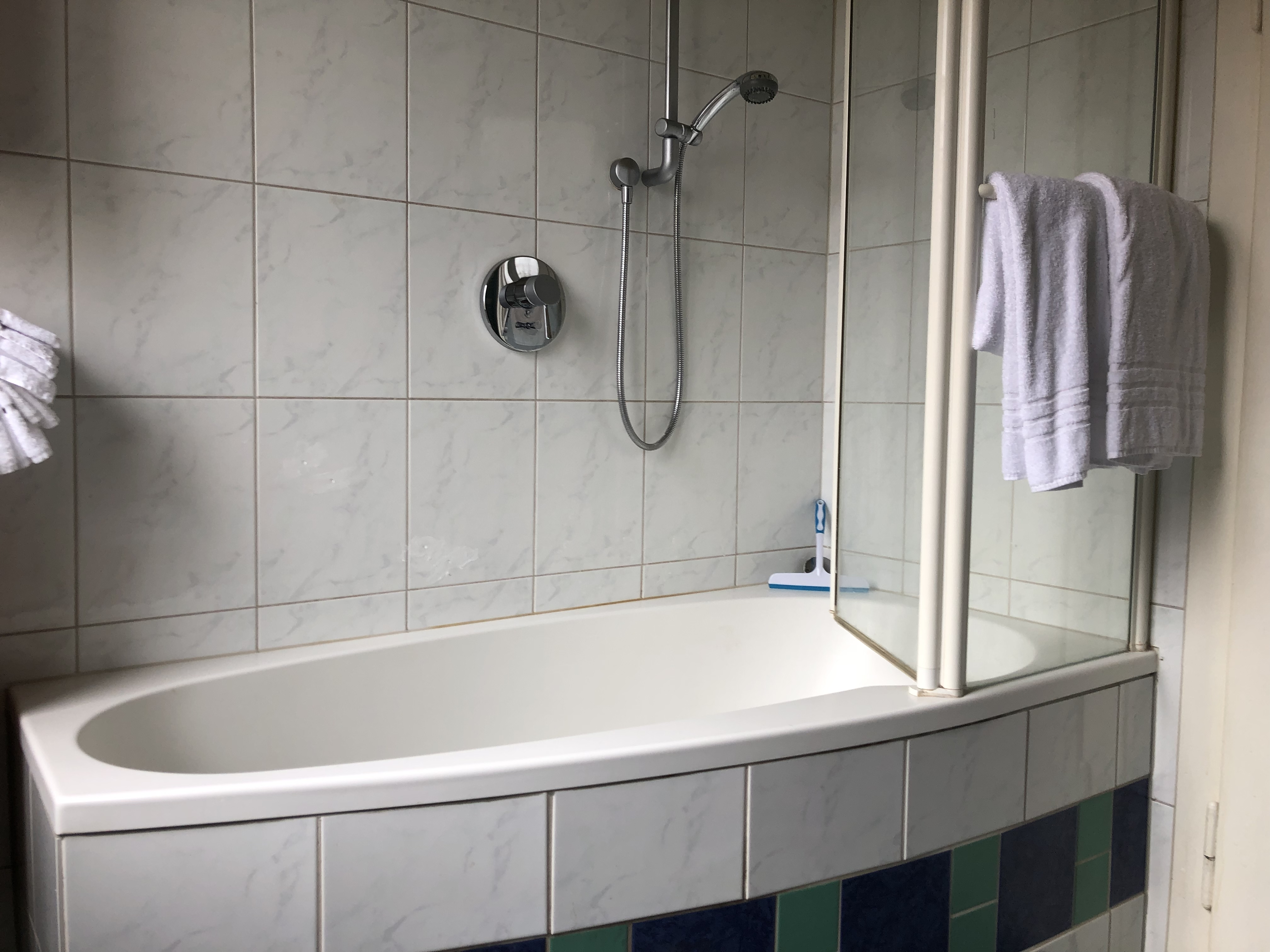 Monteurzimmer: Badezimmer - (AM111) Liebevoll eingerichtete Monteurwohnung 