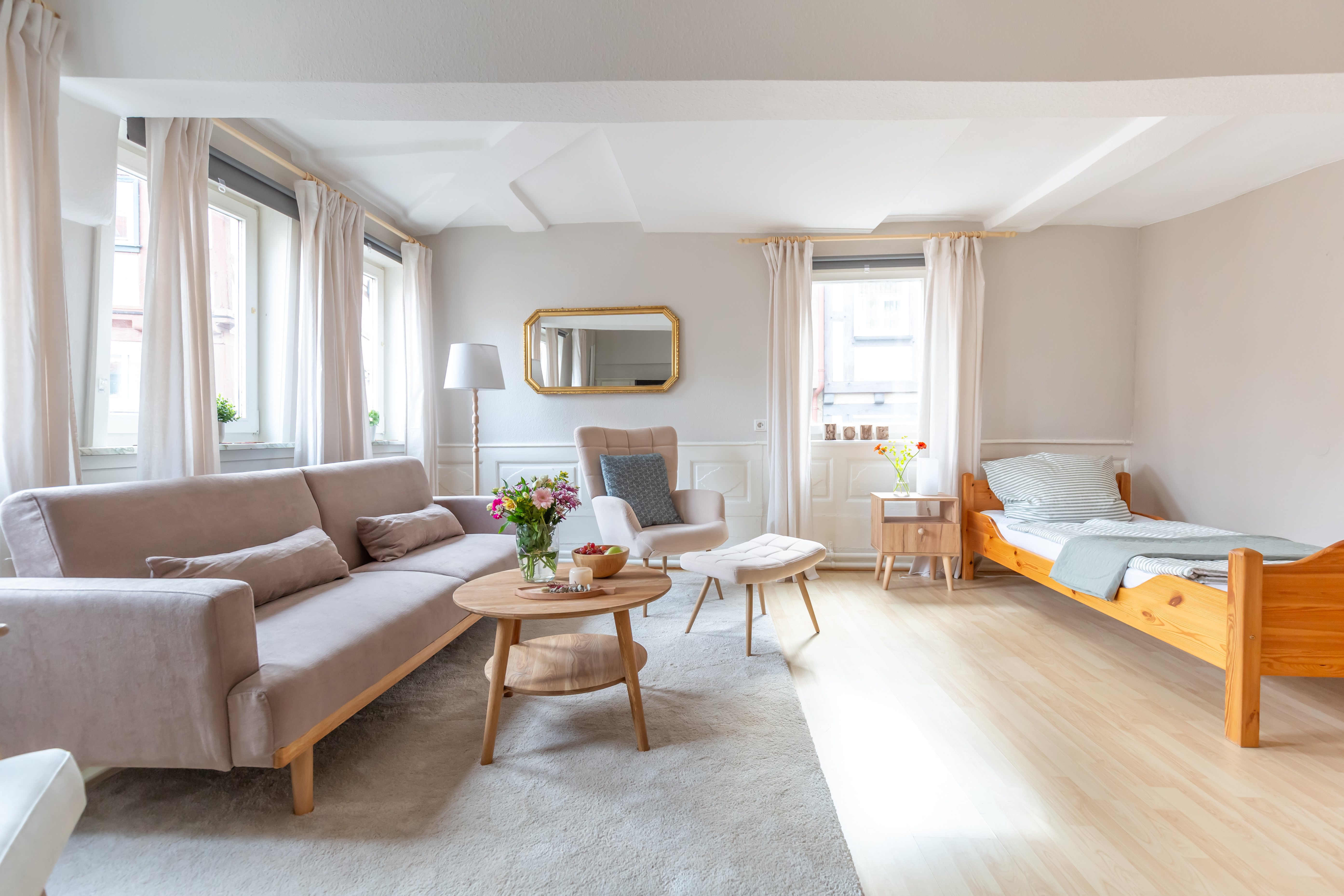 Monteurzimmer: Wohnzimmer - Gemütliche Ferienwohnung am Marktplatz