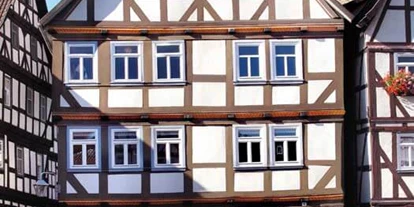 Monteurwohnung - PLZ 36043 (Deutschland) - Außenansicht Fachwerkhaus - Gemütliche Ferienwohnung am Marktplatz in Schlitz