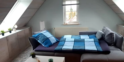 Monteurwohnung - Kehl - Spitzboden mit ausklappbarem Sofa.
Fernseher im Zimmer  - Monteurzimmer Rumpel für 1 - 10 Personen